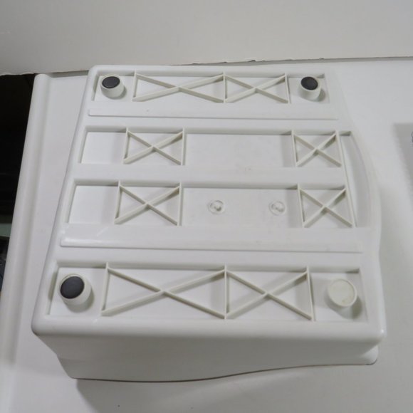 Fellows Floppy Disk Case with permeant center divider & moveable dividers - Picture 13 of 13